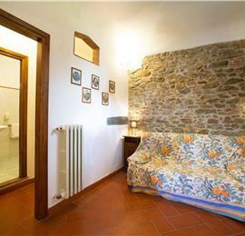 A selection of 2-3 bedroom apartments with shared pool near Florence, Sleeps 4-6